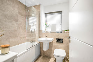 Family bathroom- click for photo gallery